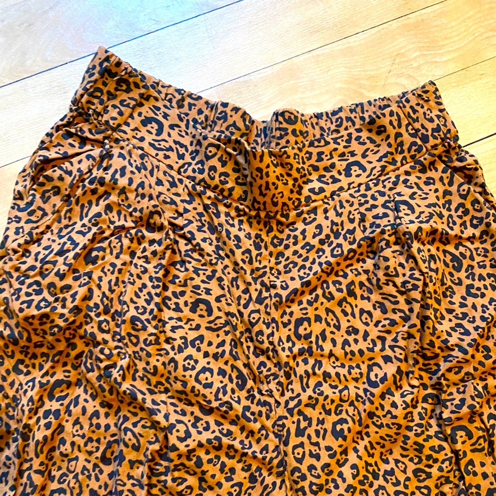 FUN gaucho H&M Cheetah Capris